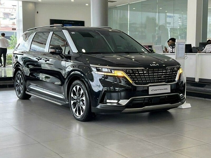 Carnival Premium 7 Chỗ