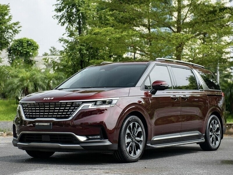 Carnival Signature 8 chỗ